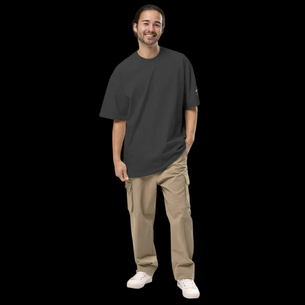 Oversized T-Shirt schwarz Vorderseite mit kleinem Emblem am linken Ärmel
