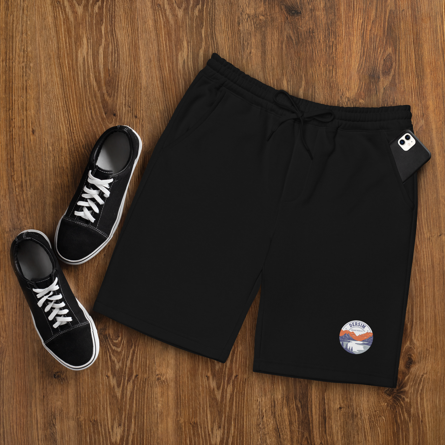 Sweatshorts schwarz mit rundem Emblem vorne